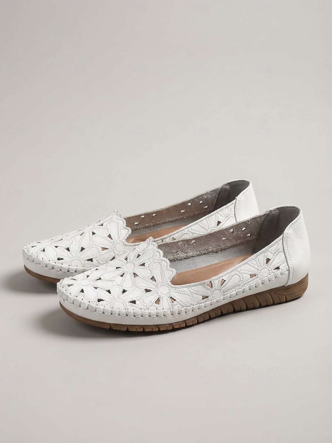 Mocasines blancos transpirables con recortes para mujer con bordado floral, plantilla acolchada suave, elegantes zapatos mocasín casuales y cómodos, perfectos para caminar, viajar, picnics y fiestas 2026 - $29.99 –P2