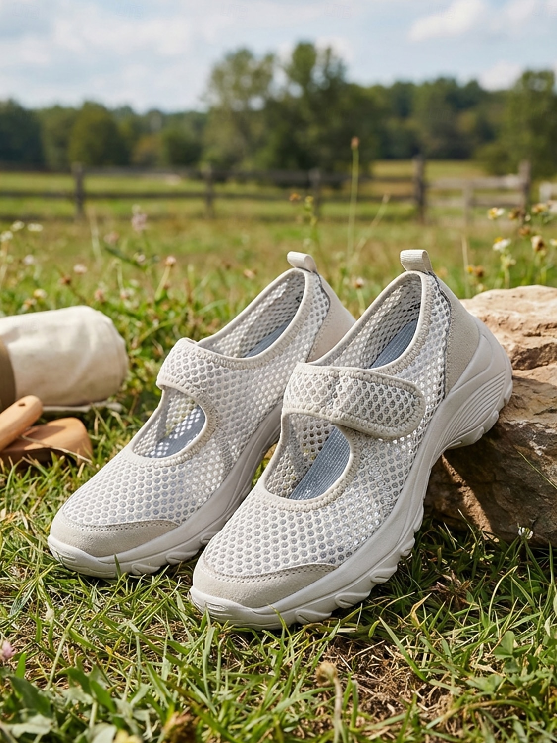 Chaussures de marche beiges pour femmes, à fermeture velcro, idéales pour la randonnée, les promenades en parc, les voyages et une utilisation prolongée. de 2026 ? $32.99 –P7