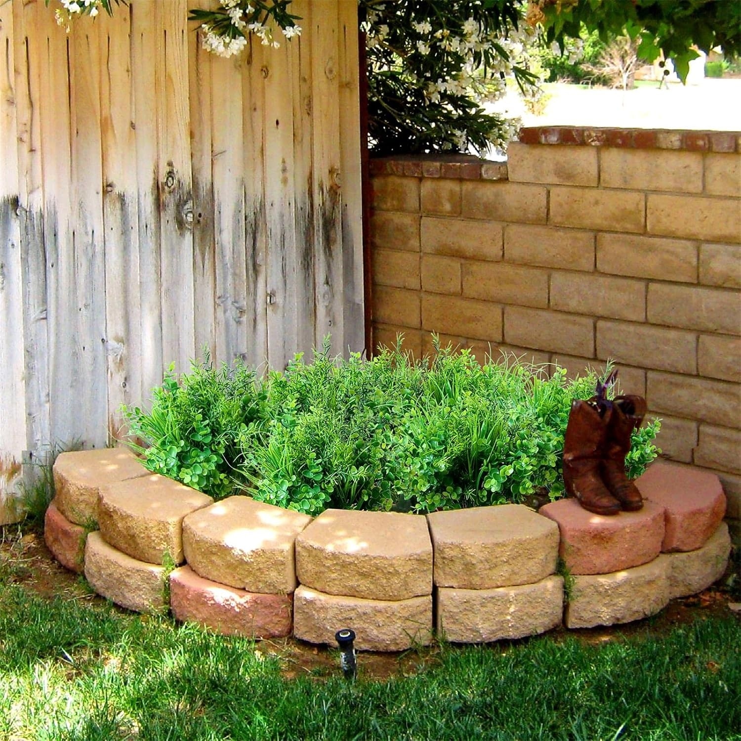 18 kpl ulkokäyttöön tarkoitettuja keinotekoisia tekokasveja kevät-kesäkoristeita, UV-kestäviä irtotavarana realistisia tekopensaita, ruohoa, eukalyptusta, muovisia vihreitä pensaita kuistille, 2026 - $22.99 –P3