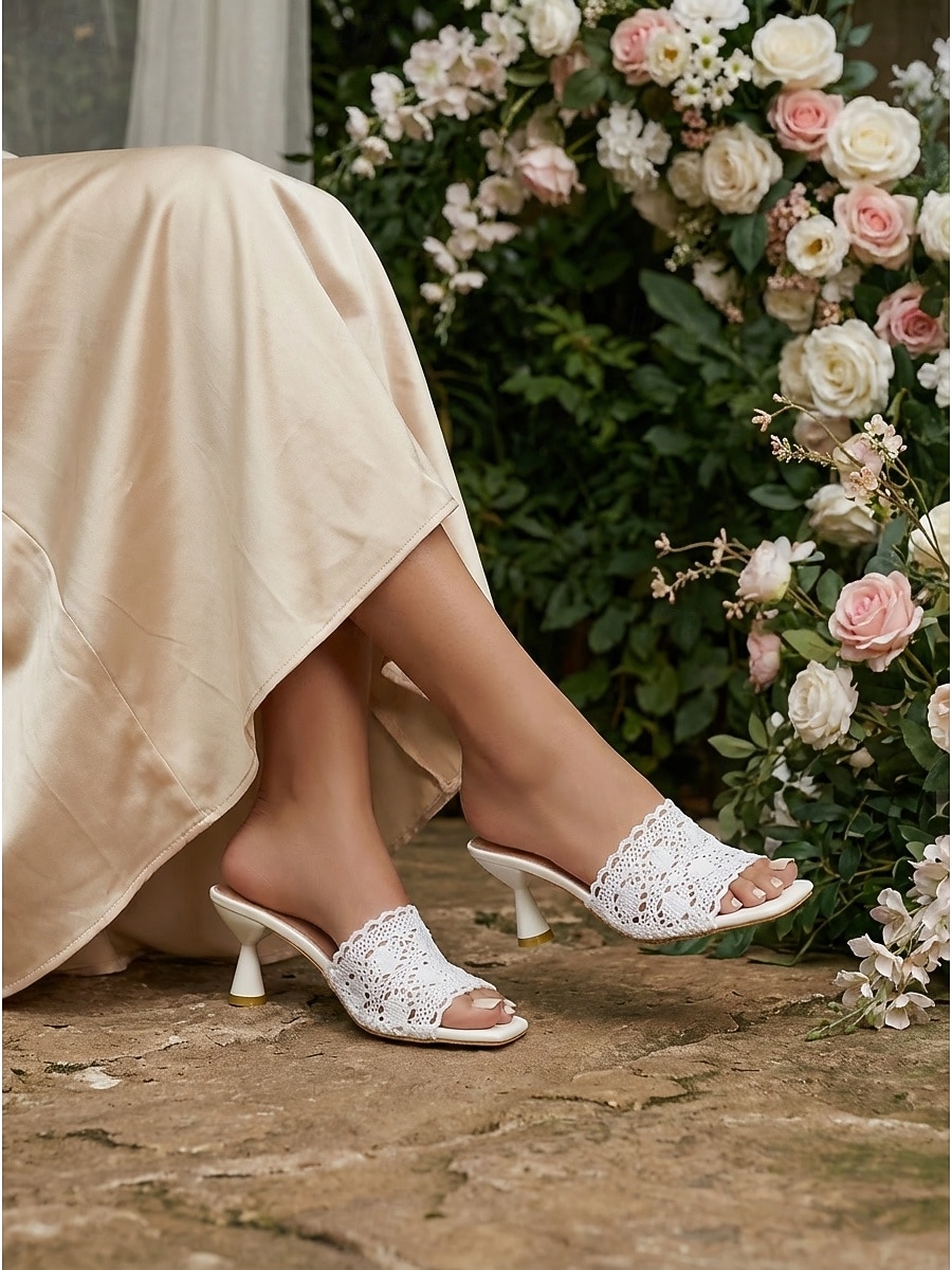 Elegante weiße Damen-Mules aus Spitze – romantische, gehäkelte Sandalen mit Blumenmuster und stilvollem Spulenabsatz für Gartenhochzeiten, Brautpartys und sommerliche Gartenfeste. 2026 - $24.99 –P1