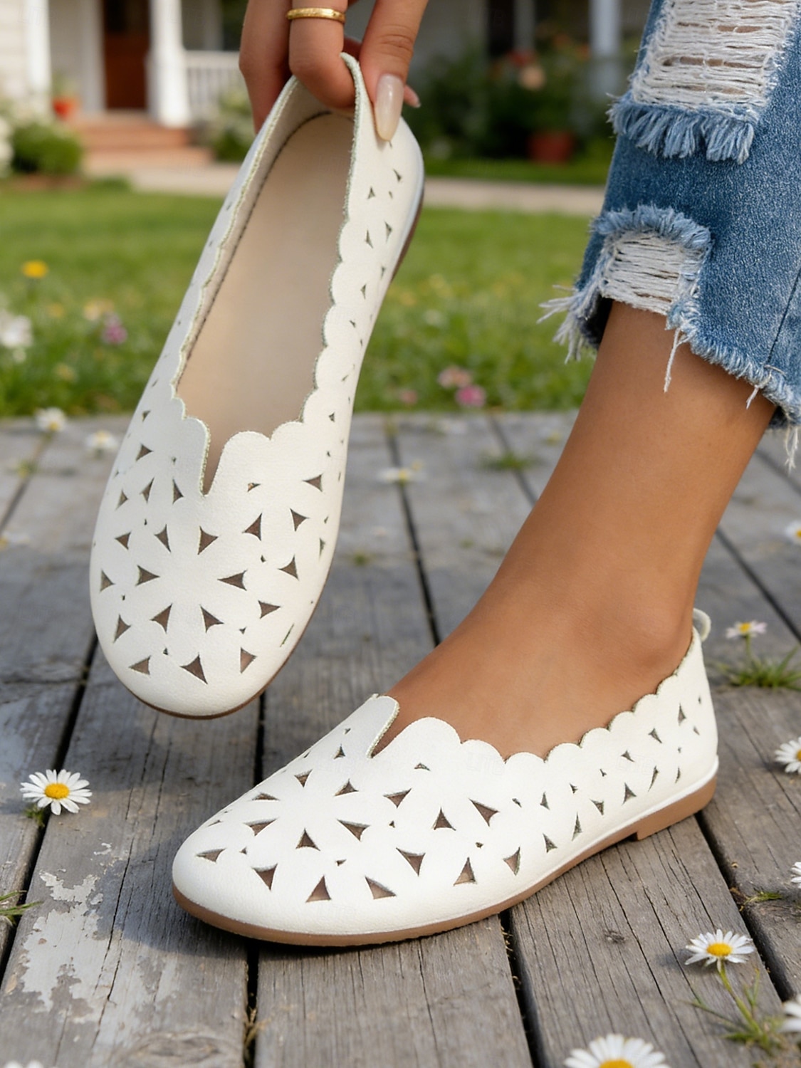 Chaussures blanches ajourées pour femmes, à enfiler - design respirant découpé au laser, chaussures décontractées et confortables pour un usage quotidien, la marche, les voyages, le jardinage et les sorties estivales. de 2026 ? $19.99 –P4