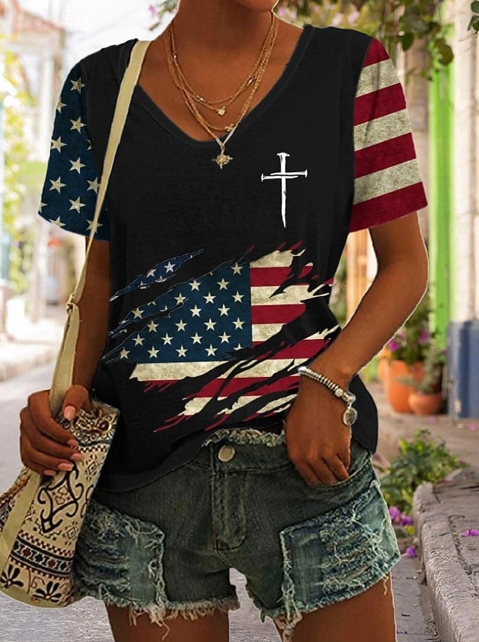 Giorno dell'Indipendenza Americana Per donna Maglietta Stampato Grafico Bandiera Bandiera Americana Vintage Elegante Classico Manica Corta Scollo a V Top Regolari Quotidiano Nero Bianco Estate del 2026 a $21.99 –P1