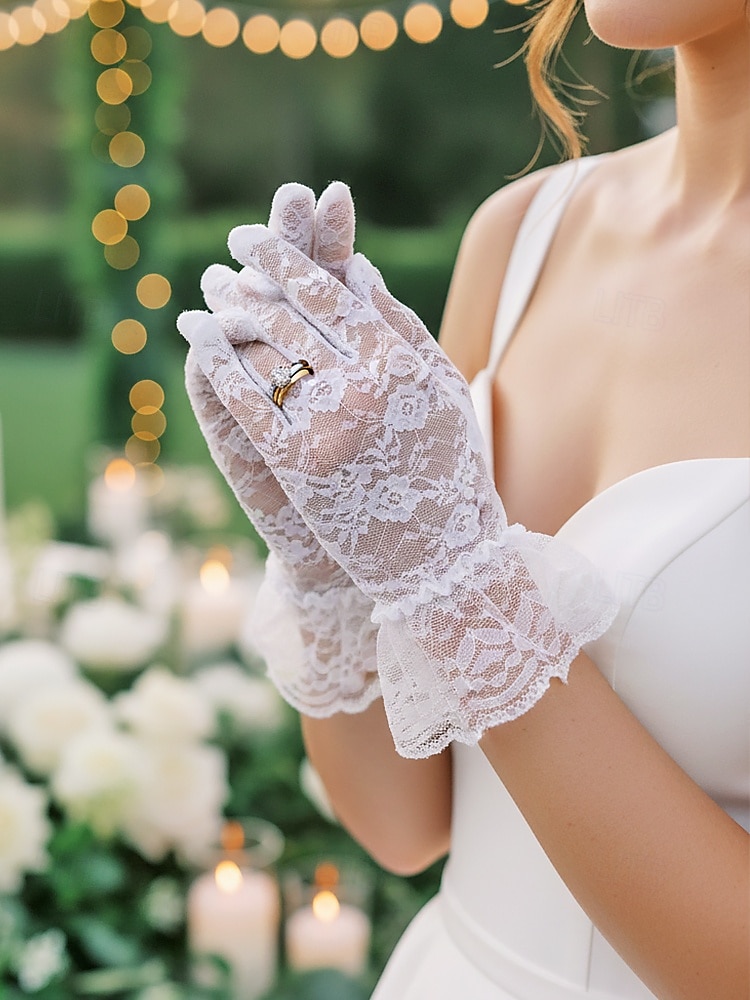 Luvas femininas de poliéster com renda, design floral elegante e transparente, macias e leves, estilo clássico vintage em diversas cores, ideais para noivas, casamentos, festas noturnas, formaturas e eventos formais. de 2026 por CLP $7717 –P2