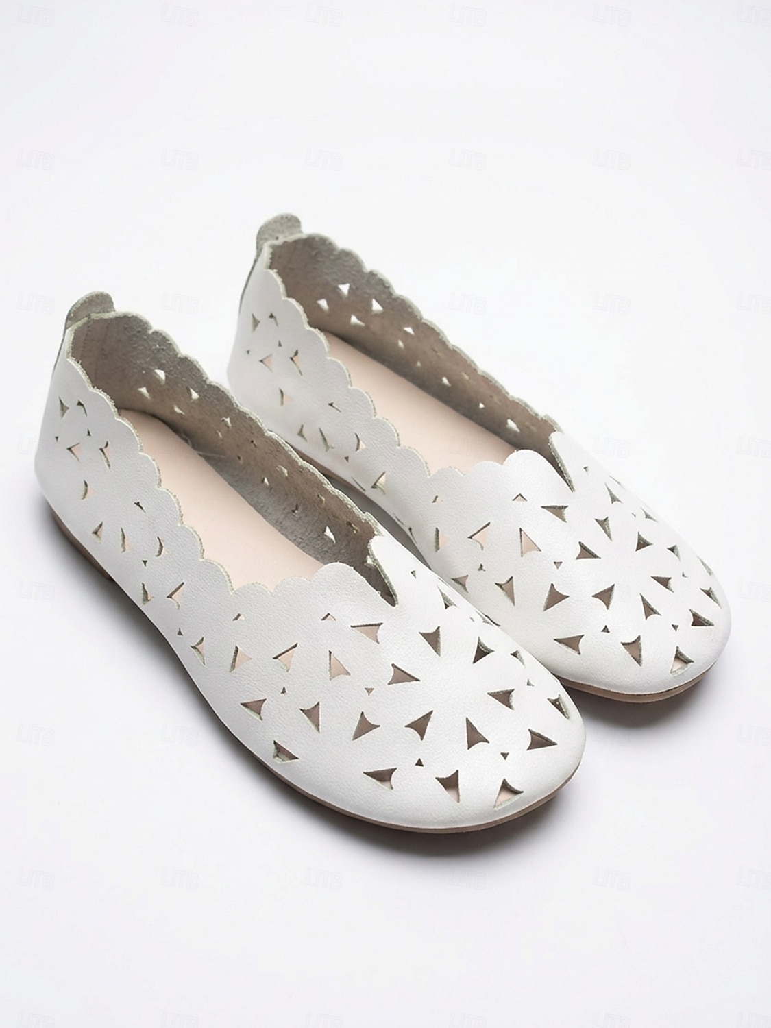 Chaussures blanches ajourées pour femmes, à enfiler - design respirant découpé au laser, chaussures décontractées et confortables pour un usage quotidien, la marche, les voyages, le jardinage et les sorties estivales. de 2026 ? $19.99 –P2