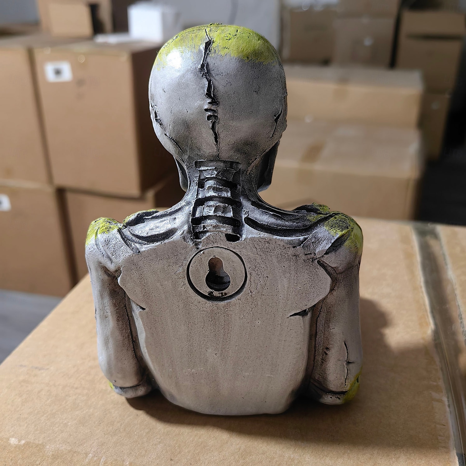 Bigfoot fuglemater, vanntett utendørs skulptur med palmeskål &skjult nøkkelhullshenger, tremontert/hengende hagedekor for fugletitting i hagen, for naturelskere 2026 - $25.99 –P12