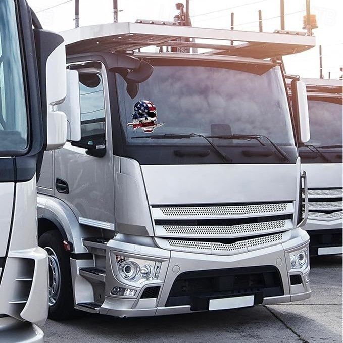 Confezione da 10 adesivi con teschio e bandiera americana, decalcomanie in vinile con bandiera patriottica degli Stati Uniti per auto, camion, caschi, computer portatili, adesivi con teschio del 2026 a $19.99 –P6
