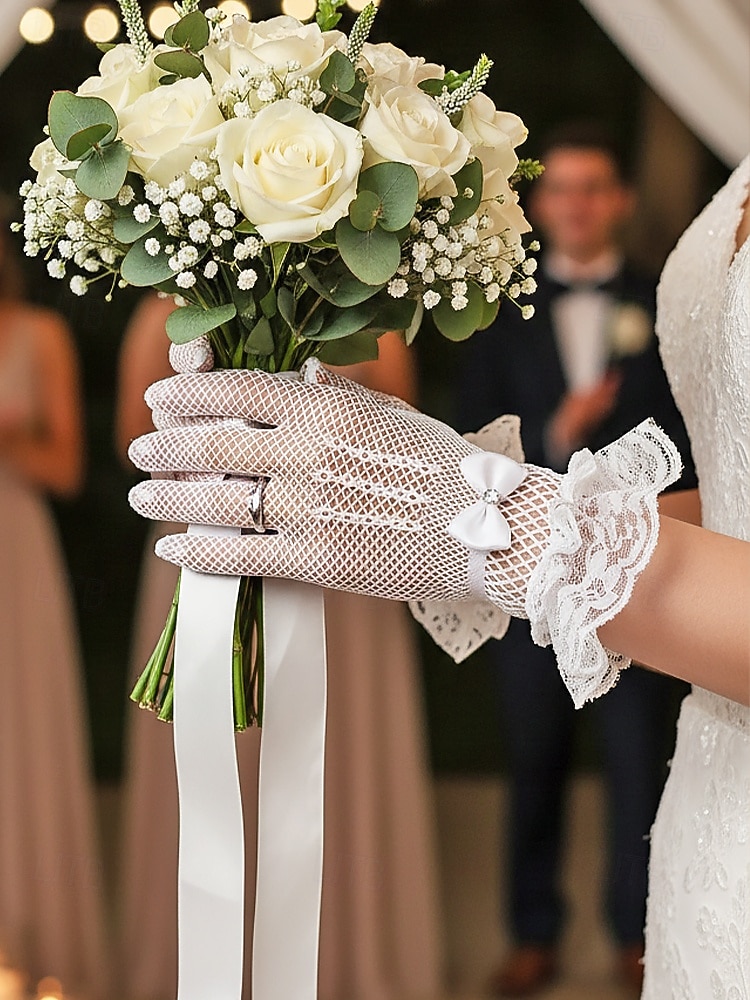 Luvas femininas de poliéster com renda e efeito rede, pretas e brancas, respiráveis e elásticas, perfeitas para noivas, elegantes luvas vintage transparentes para casamentos, bailes de formatura, eventos noturnos e ocasiões formais. de 2026 por $7.99 –P1