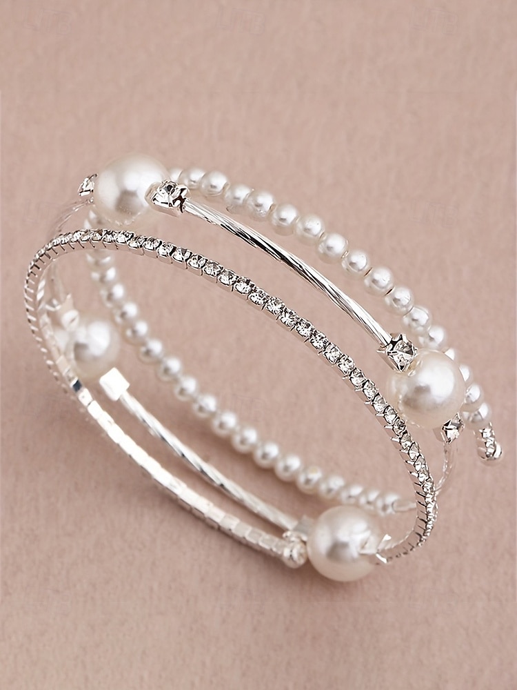 Armbåndssett med tre lag i kunstperlelegering til dame, stablebare armbånd i gull og sølv med elegante perler og krystalldetaljer, vintage brudesmykker til bryllup, kveldsfester og formelle arrangementer 2026 - $7.99 –P10