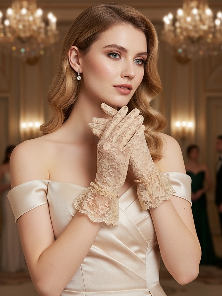 Luvas femininas de poliéster com renda, design floral elegante e transparente, macias e leves, estilo clássico vintage em diversas cores, ideais para noivas, casamentos, festas noturnas, formaturas e eventos formais. de 2026 por CLP $7717 –P4