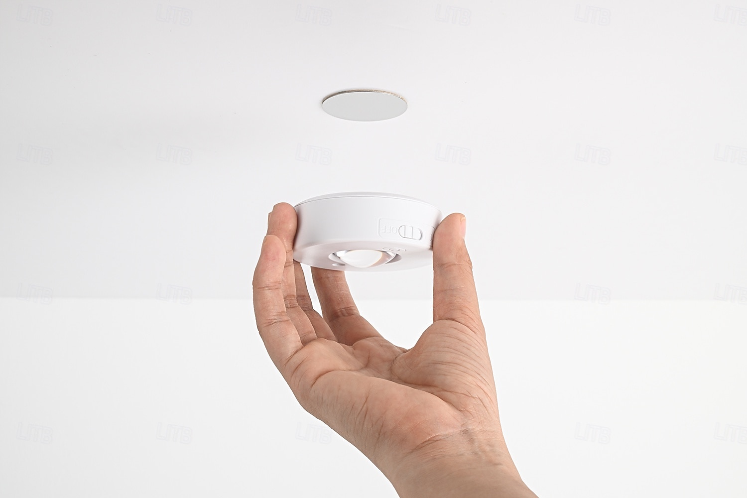 3 db újratölthető LED szekrényvilágítás, mágneses, vezeték nélküli RGB korongvilágítás távirányítóval, gardrób, borszekrény, szekrény alatti világítás, kábelezést nem igényel, USB-n újratölthető 2026 - $43.99 –P11