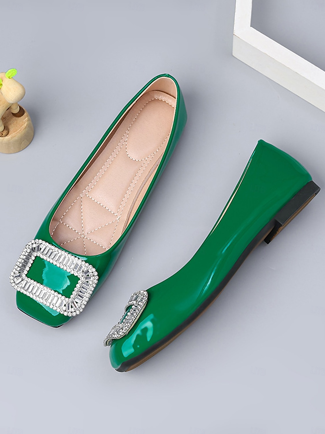 Sapatilhas femininas verde-esmeralda com fivela de cristal – sapatos elegantes para damas de honra em casamentos ao ar livre no jardim. de 2026 por $34.99 –P2