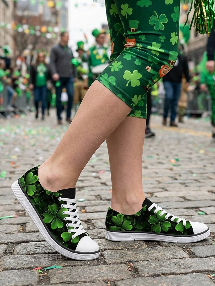 Låga sneakers i canvas med grönt klövertryck för dam, St. Patrick's Day - klassiska snörskor för vardagsbruk, irländsk parad, julfest och gatufestival &vardagskläder 2026 - $54.99 –P4