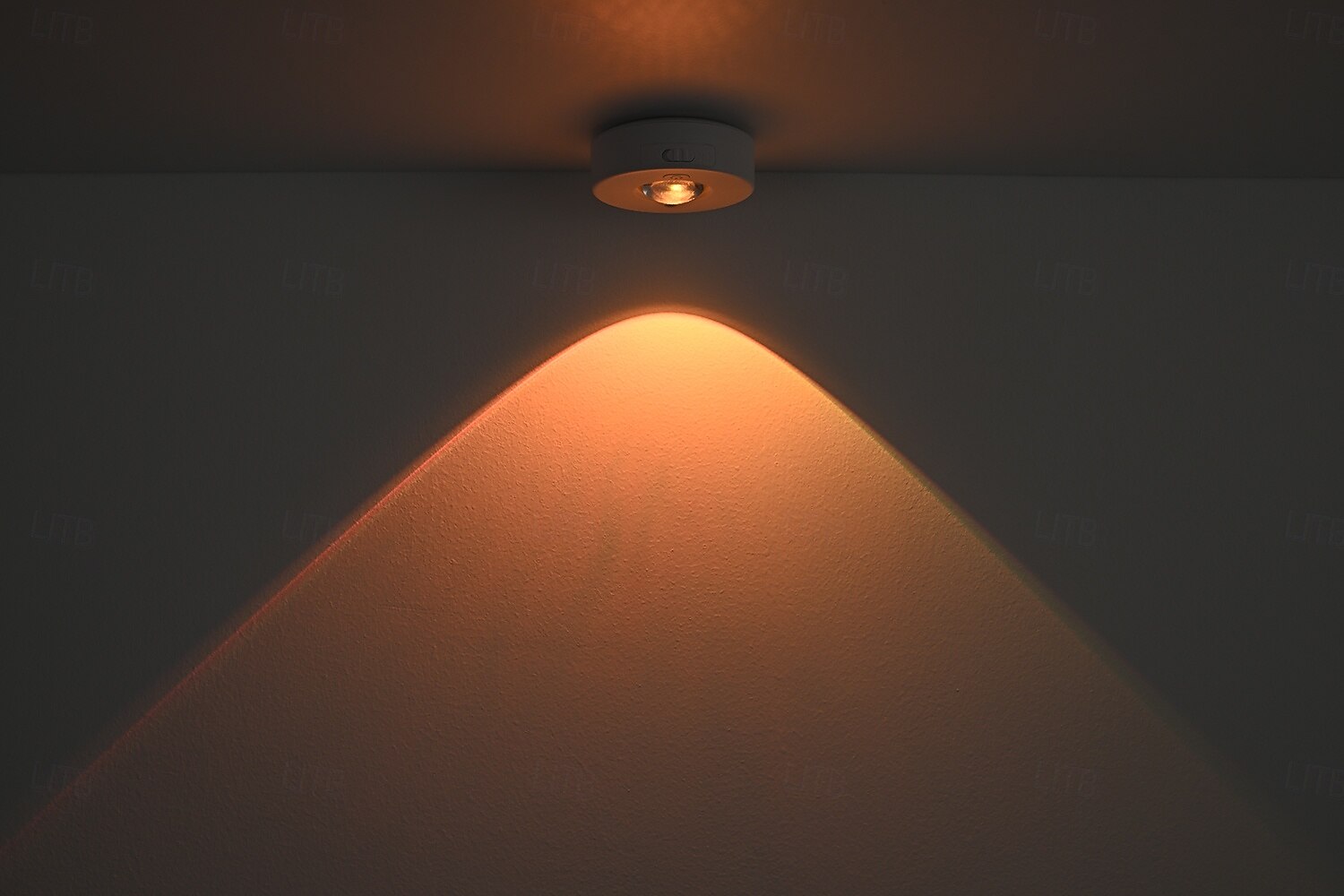 3 db újratölthető LED szekrényvilágítás, mágneses, vezeték nélküli RGB korongvilágítás távirányítóval, gardrób, borszekrény, szekrény alatti világítás, kábelezést nem igényel, USB-n újratölthető 2026 - $43.99 –P19