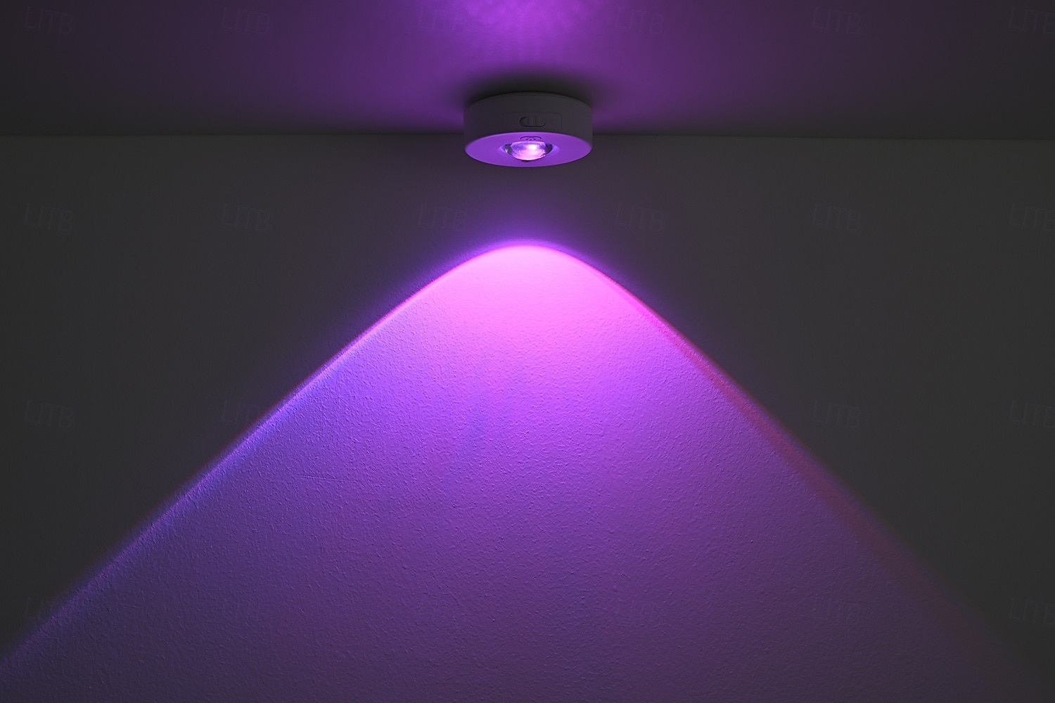 3 db újratölthető LED szekrényvilágítás, mágneses, vezeték nélküli RGB korongvilágítás távirányítóval, gardrób, borszekrény, szekrény alatti világítás, kábelezést nem igényel, USB-n újratölthető 2026 - $43.99 –P24