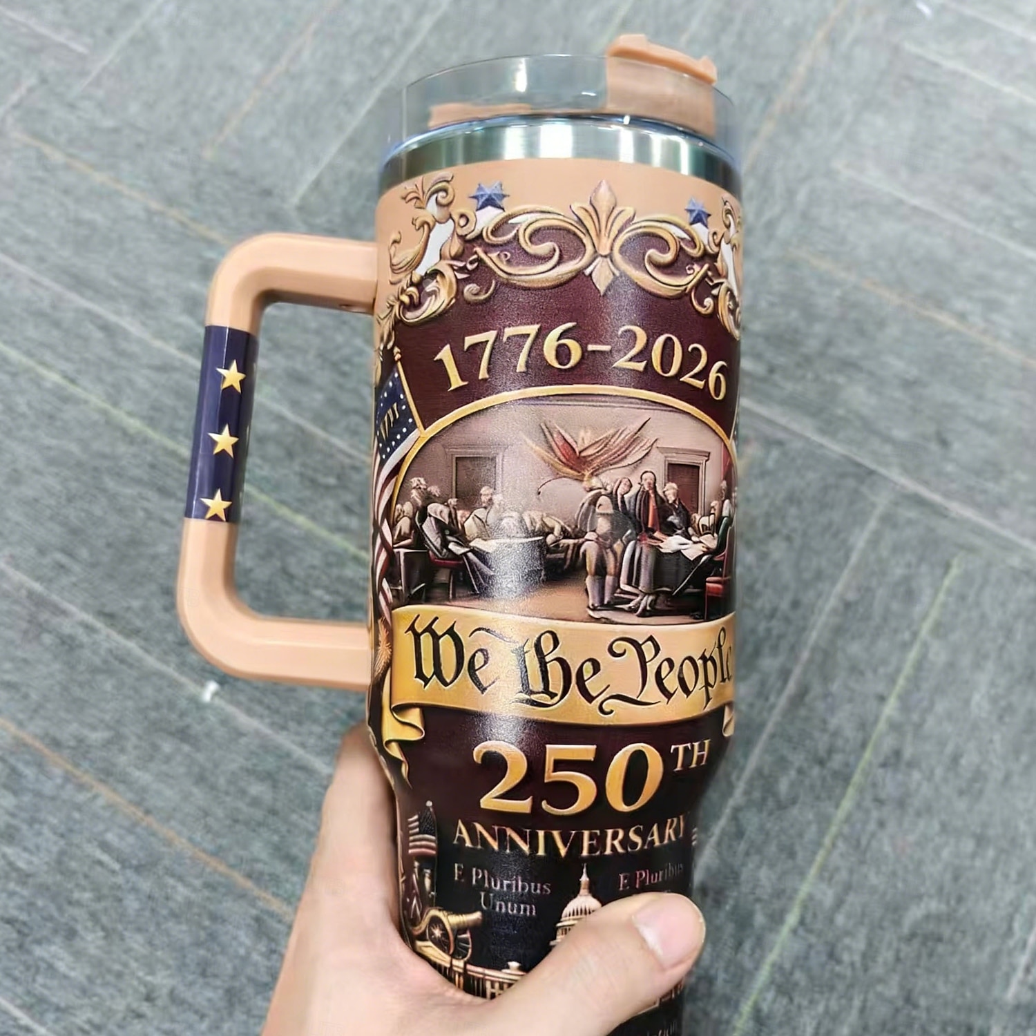 كوب سفر تذكاري بمناسبة الذكرى السنوية الـ 250 للولايات المتحدة، بتصميم "نحن الشعب 1776-2026"، كوب وطني من الفولاذ المقاوم للصدأ مع غطاء وماصة، هدية مثالية لعيد الأب أو لقدامى المحاربين 2026 - $42.99 –P4