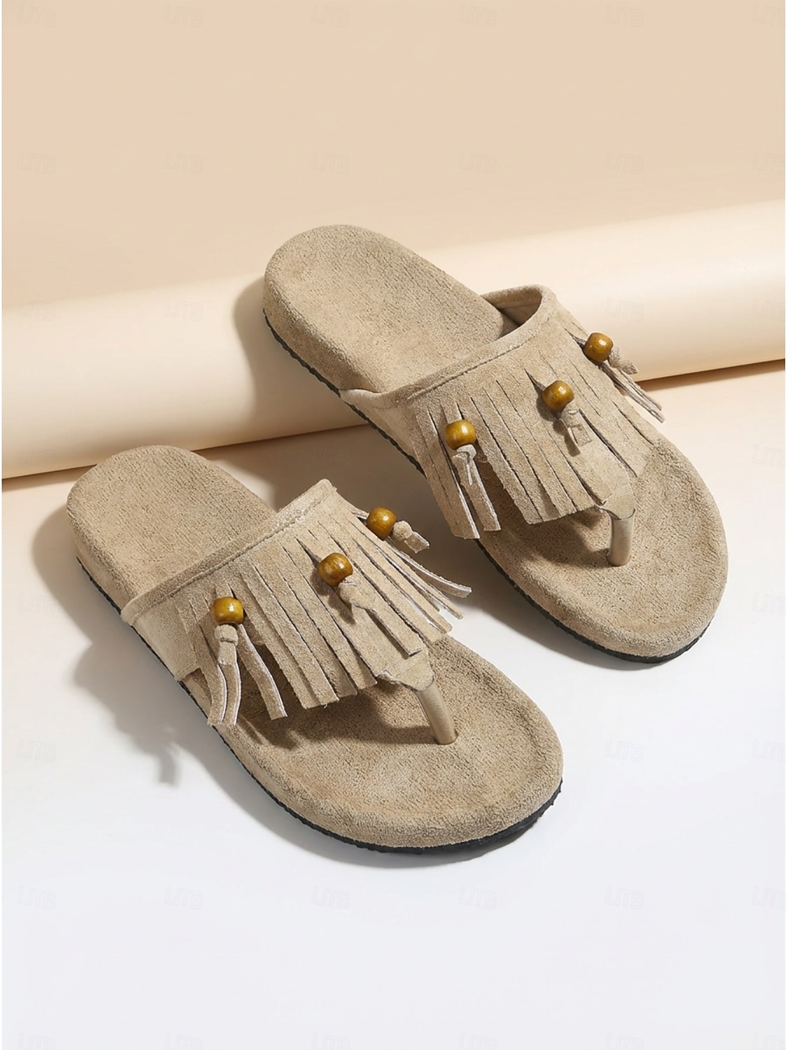 Γυναικεία καφέ σανδάλια στρινγκ με κρόσσια και ξύλινες χάντρες – φλατ σανδάλια σε στιλ boho σουέτ για υπαίθρια θέρετρα, διακοπές στην παραλία και τροπικά ταξίδια 2026 - $24.99 –P2