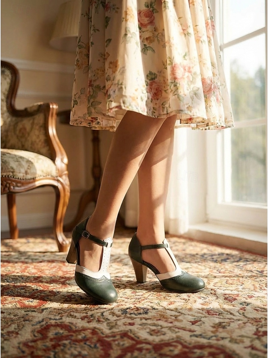 Damesko i burgunder og hvitt med t-stropper – elegante retro pumps med mellomhøy hæl og tofarget tilskuerdesign til brudens mor, innendørs kirkeseremonier og formelle mottakelser 2026 - $59.99 –P2