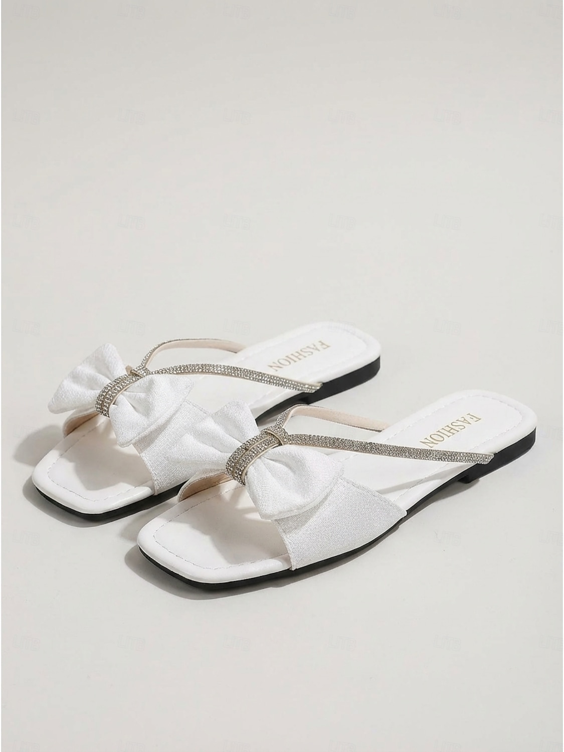 Weiße Strass-Schleifen-Sandalen für Damen – elegante, flache Pantoletten mit eckiger Zehenpartie und funkelnden Riemchen, ideal für tropische Resorts und zum Entspannen am Pool. &Sommerferien 2026 - $18.99 –P4
