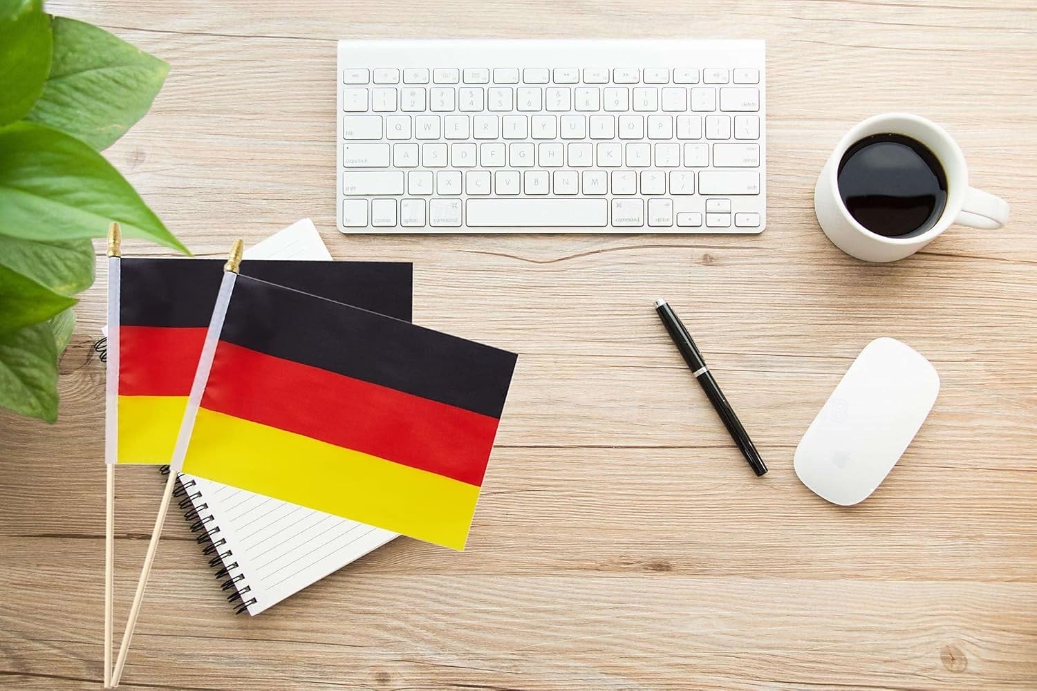 Pacote com 25 miniaturas da bandeira alemã em haste, medindo 5x8 polegadas, ideais para jogos da Copa do Mundo de Futebol, eventos esportivos, decoração de festas e para torcedores vibrarem. de 2026 por $16.99 –P6