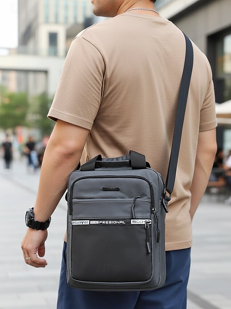Bolsa transversal masculina de nylon em várias cores, com grande capacidade, múltiplos bolsos e alça ajustável, ideal para uso casual diário, viagens e atividades ao ar livre. de 2026 por $18.99 –P3