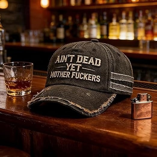 Cappellino da baseball ricamato "Ain't Dead Yet" per uomo e donna, cappellino vintage regolabile effetto invecchiato "Ain't Dead Yet Mother F*ckers", cappellino divertente e umoristico da papà, del 2026 a $21.99 –P4
