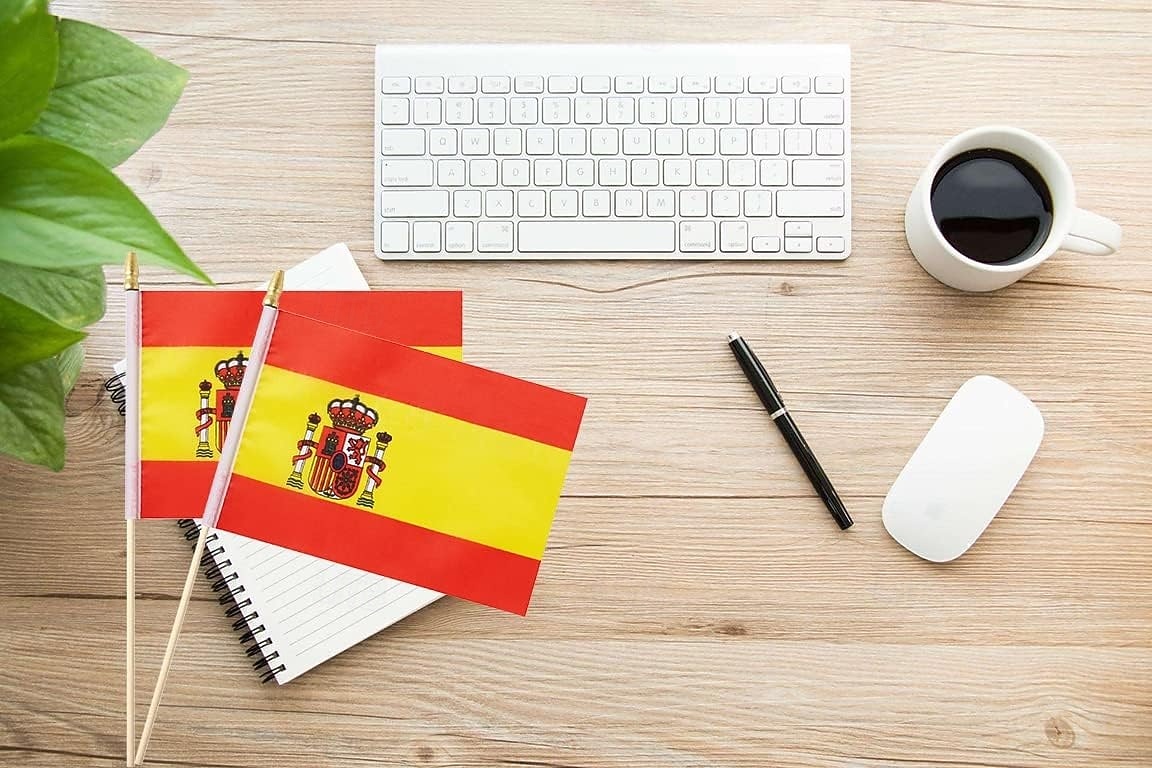Paquete de 25 banderas pequeñas de España, mini bandera española portátil en palo de 5 x 8 pulgadas para partidos de la Copa Mundial de Fútbol de verano, eventos deportivos, decoraciones de fiesta y 2026 - $16.99 –P3