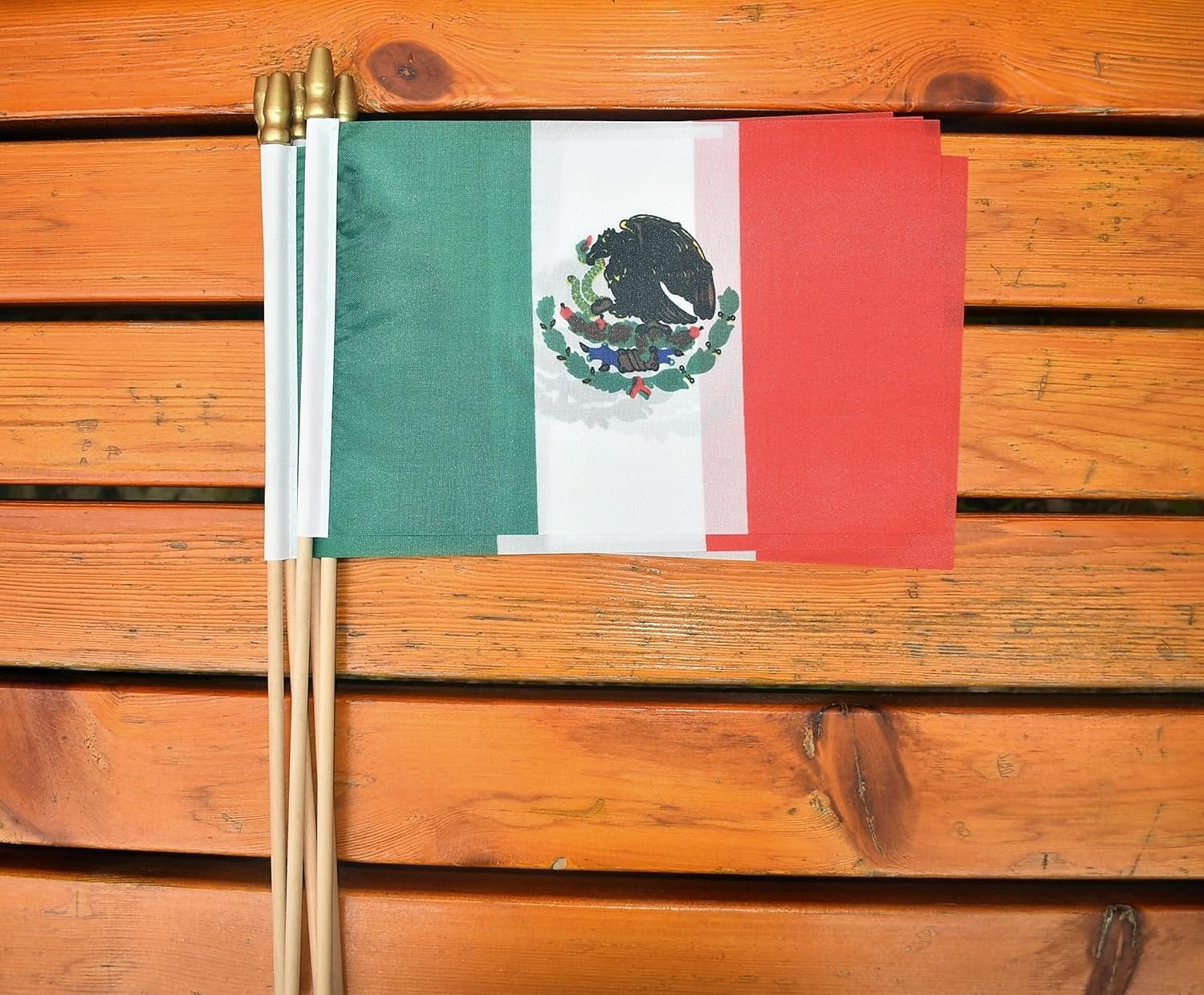 Paquete de 25 banderas pequeñas de México, mini banderas mexicanas portátiles en palo de 5 x 8 pulgadas para partidos de la Copa Mundial de Fútbol de verano, eventos deportivos, decoraciones de fiesta 2026 - $16.99 –P6