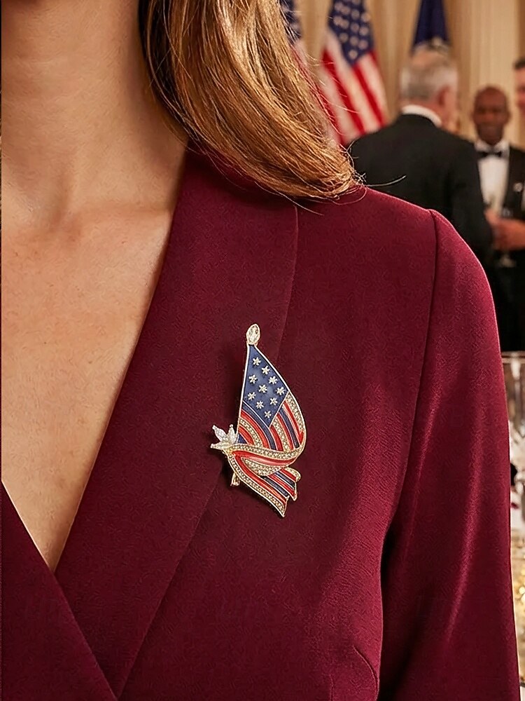 Женская брошь-булавка из сплава с изображением флага США, представленная в нескольких вариантах, идеально подходит для празднования 250-летия США, Дня независимости, вечерних мероприятий и торжественных случаев. 2026 - $11.99 –P3