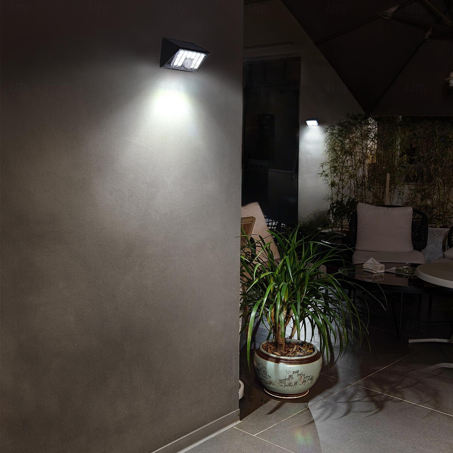 Applique murale solaire intelligente d'extérieur avec détecteur de mouvement, étanche IP65, 22 LED, 4 modes d'éclairage, lampe décorative pour jardin, cour, clôture, mur, villa, porche de 2026 ? $26.99 –P8