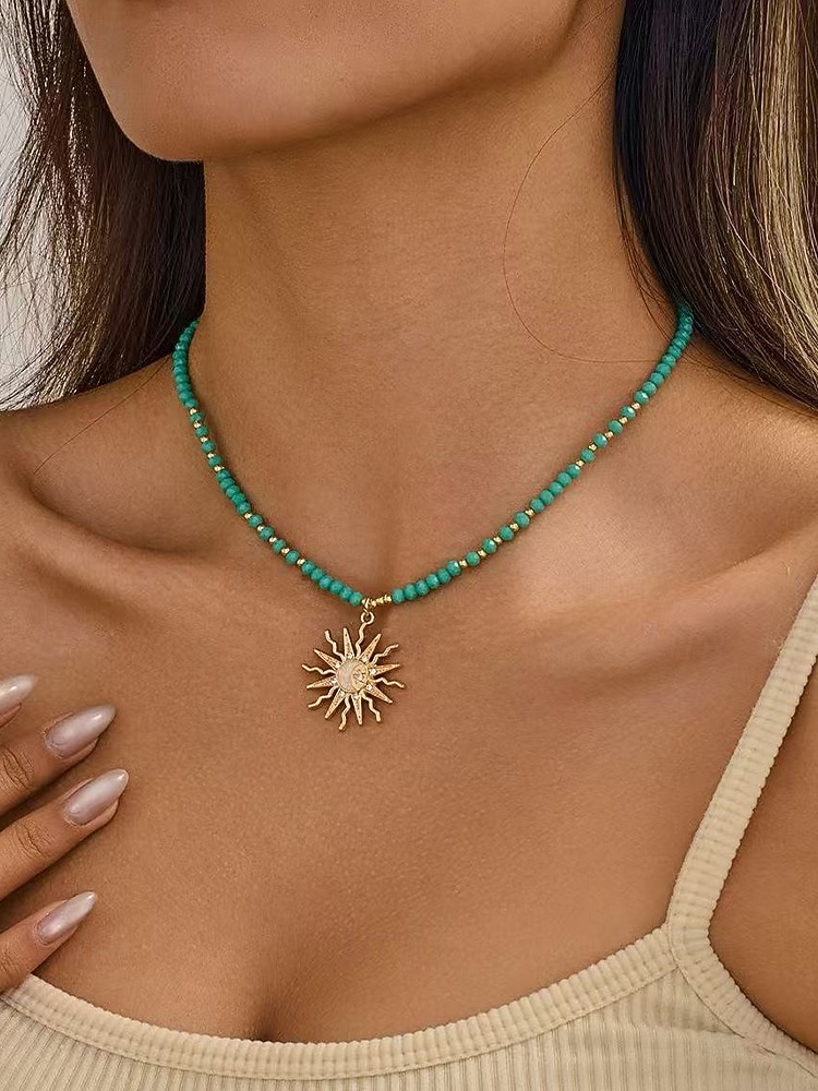 Collana con ciondolo a forma di sole in stile bohémien da donna: materiale in lega e perline, diverse opzioni di colore, perfetta per un abbigliamento casual e per lo stile delle vacanze al mare del 2026 a $9.99 –P3