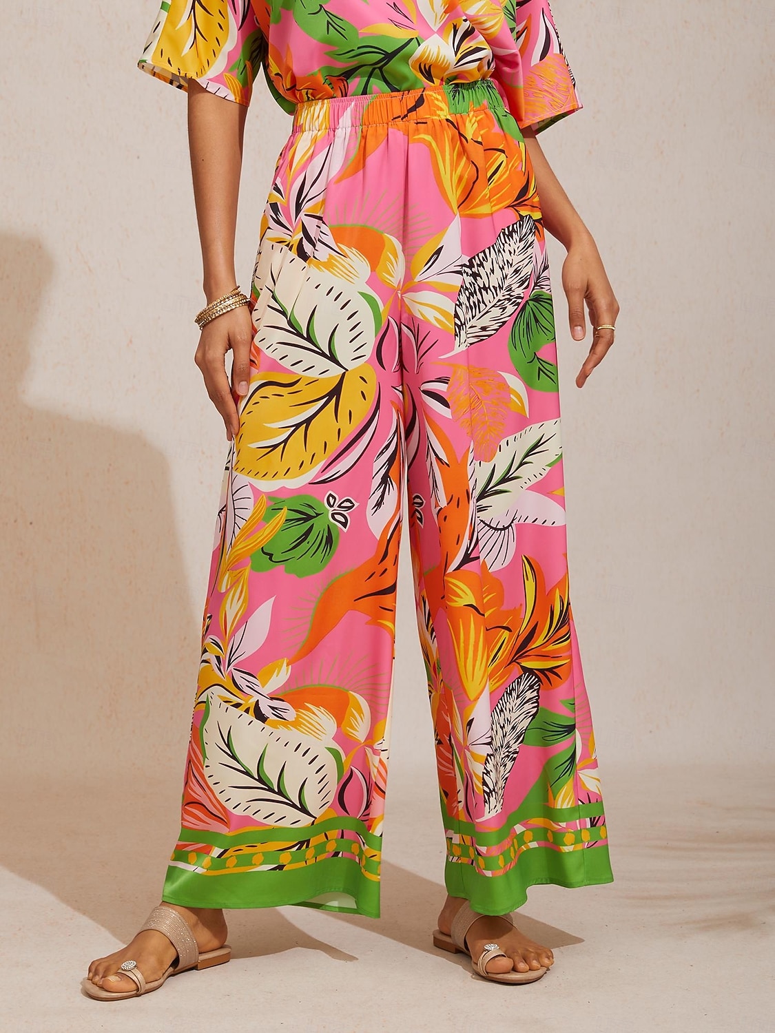 Dzikie satynowe spodnie z szerokimi nogawkami w kształcie hibiskusa 2026 - R$451.26 –P3