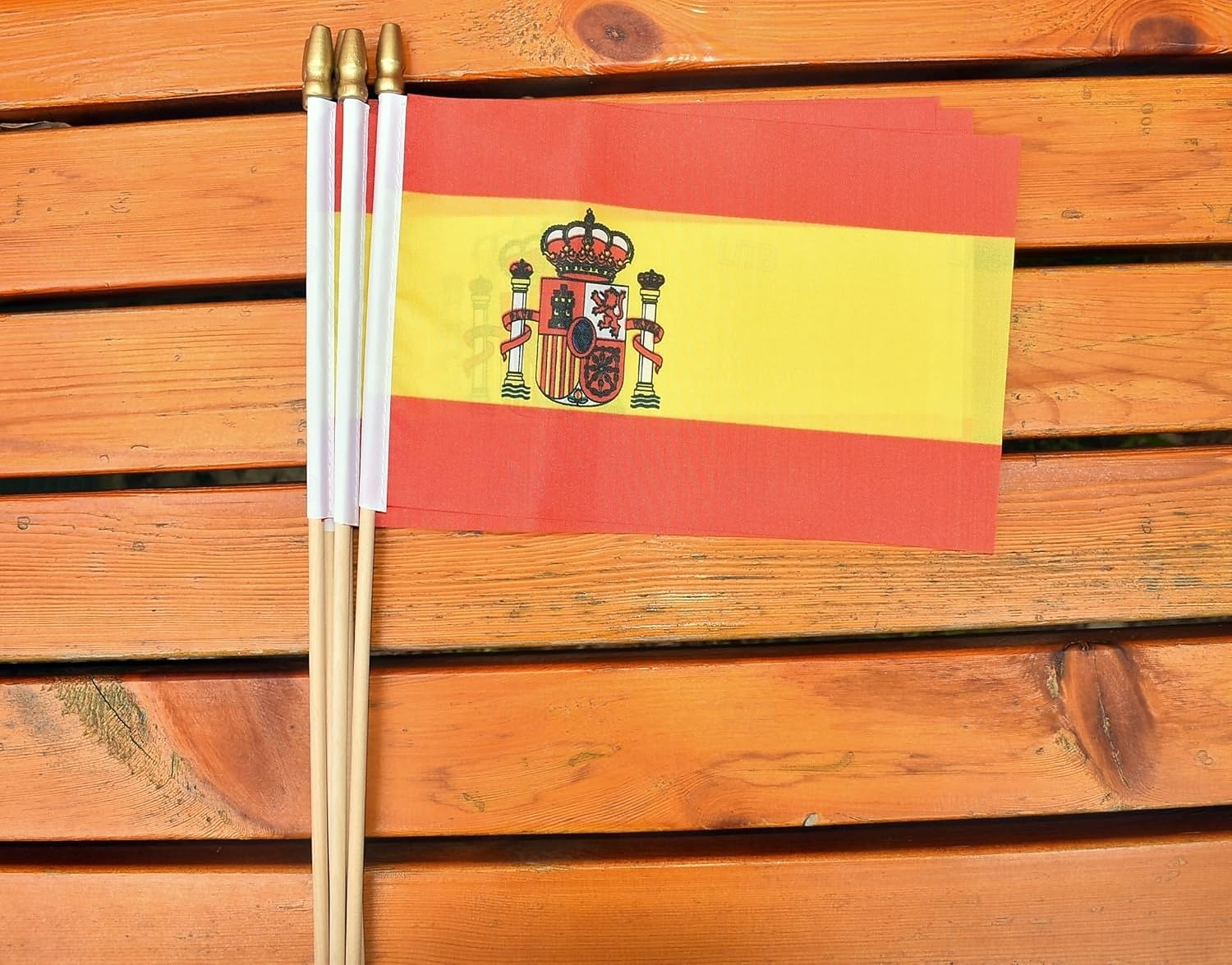 Paquete de 25 banderas pequeñas de España, mini bandera española portátil en palo de 5 x 8 pulgadas para partidos de la Copa Mundial de Fútbol de verano, eventos deportivos, decoraciones de fiesta y 2026 - $16.99 –P5