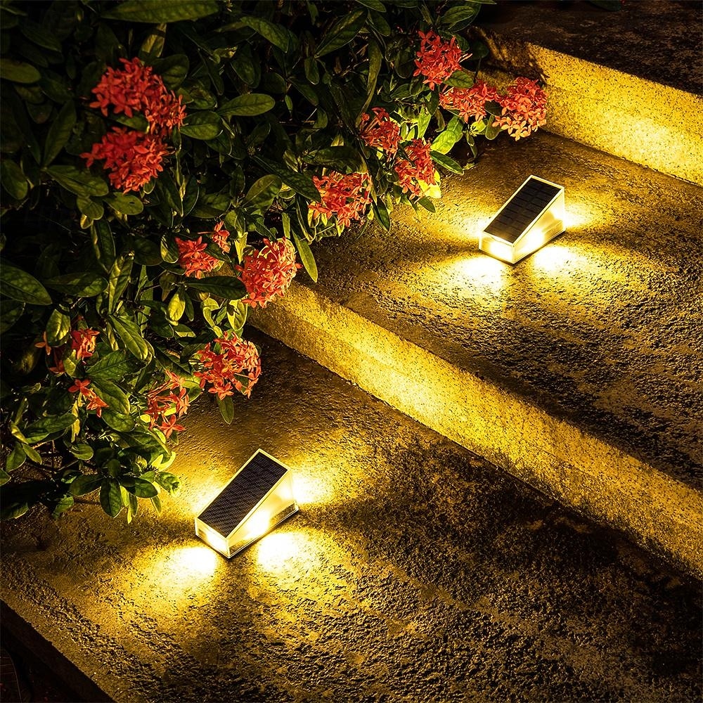 2 db kültéri napelemes fali lámpa, IP65 vízálló, 4 LED gyöngy, dekoratív LED lámpák kertbe, udvarra, kerítésre, lépcsőre, lépcsőfokokra, teraszra, gyepre, ösvényvilágításra 2026 - $32.99 –P9