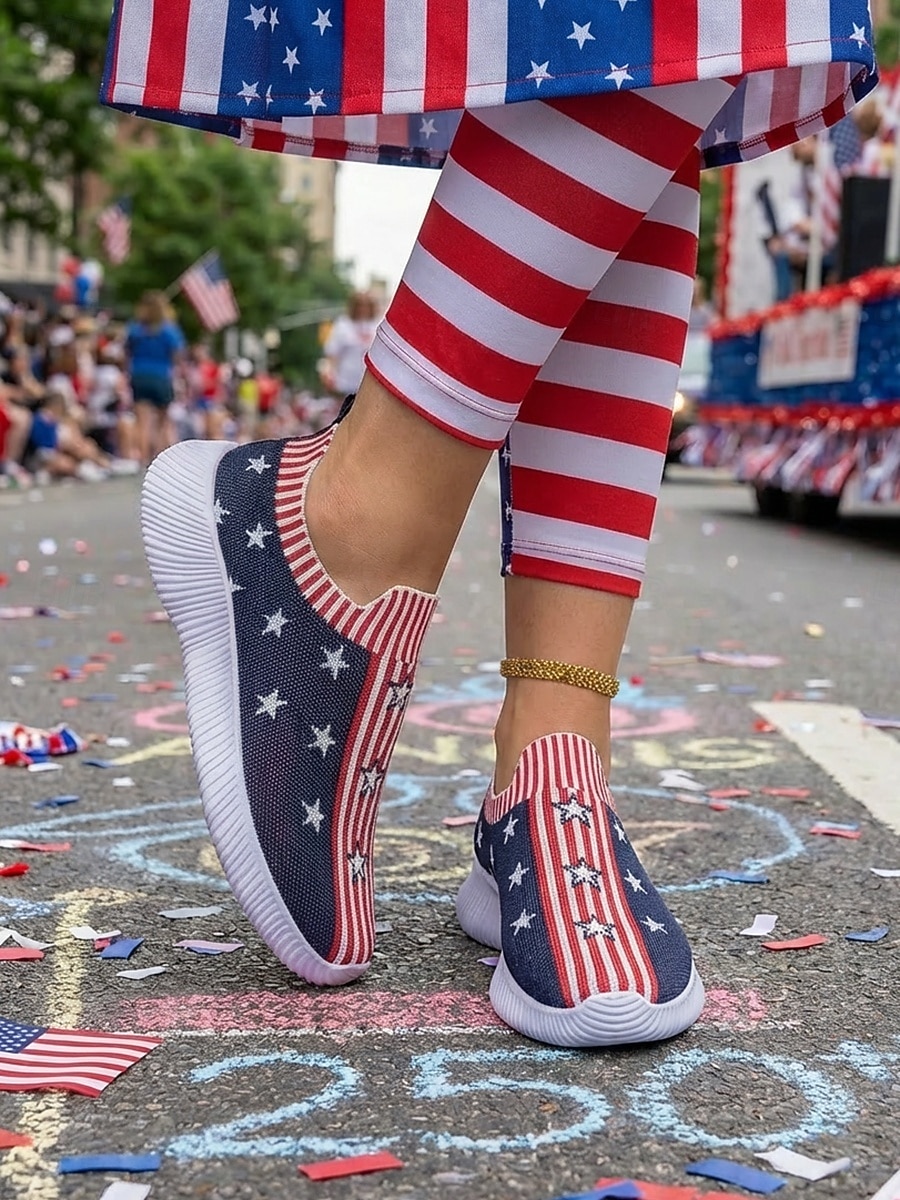 Røde blå strikkede joggesko med amerikansk flagg til dame, lette, pustende og slip-on-sko til 4. juli, patriotiske begivenheter og USAs 250-årsjubileum. &hverdagsbruk 2026 - $24.99 –P4