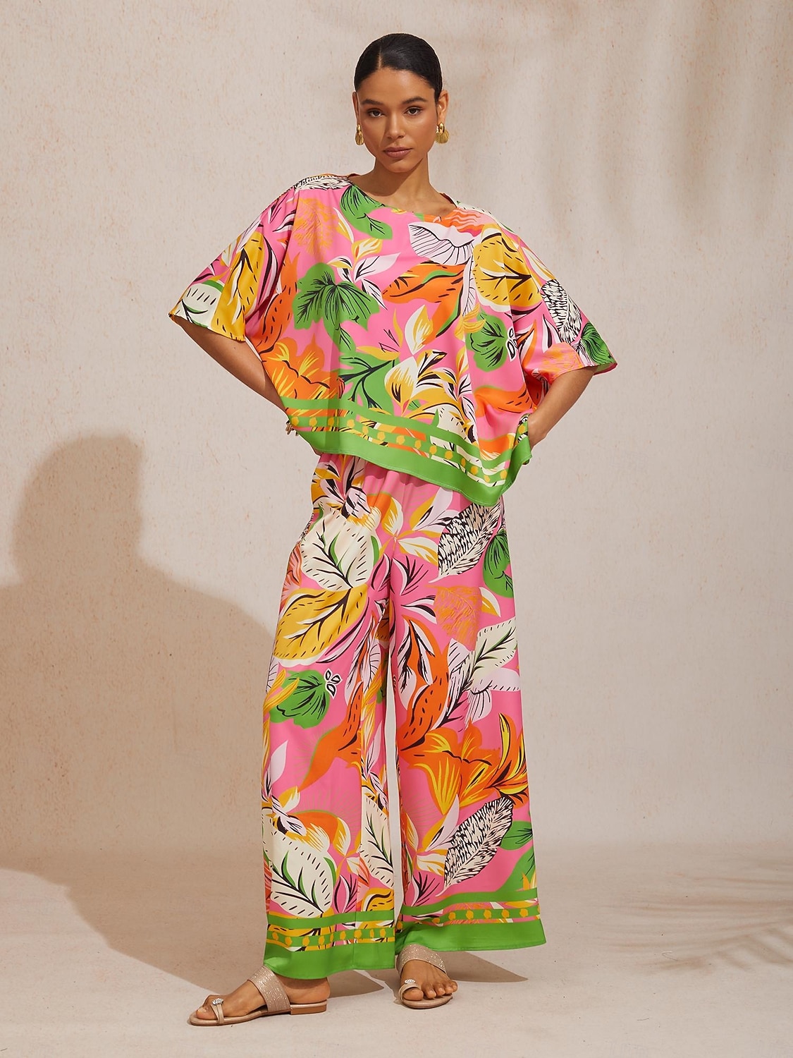 Dzikie satynowe spodnie z szerokimi nogawkami w kształcie hibiskusa 2026 - R$451.26 –P12