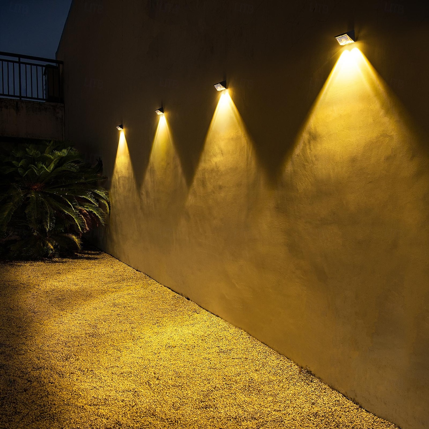 Applique murale solaire intelligente d'extérieur avec détecteur de mouvement, étanche IP65, 22 LED, 4 modes d'éclairage, lampe décorative pour jardin, cour, clôture, mur, villa, porche de 2026 ? $26.99 –P17