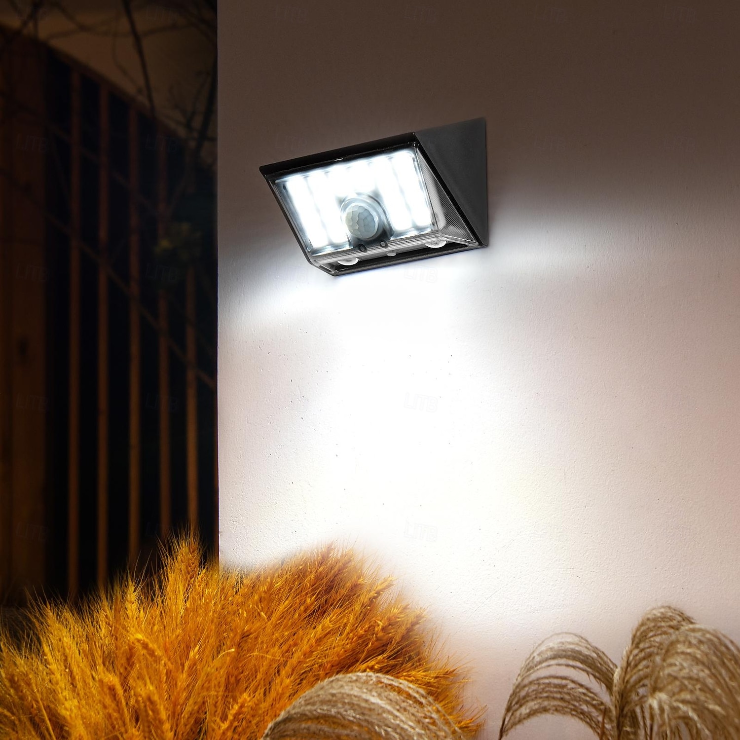 Applique murale solaire intelligente d'extérieur avec détecteur de mouvement, étanche IP65, 22 LED, 4 modes d'éclairage, lampe décorative pour jardin, cour, clôture, mur, villa, porche de 2026 ? $26.99 –P13