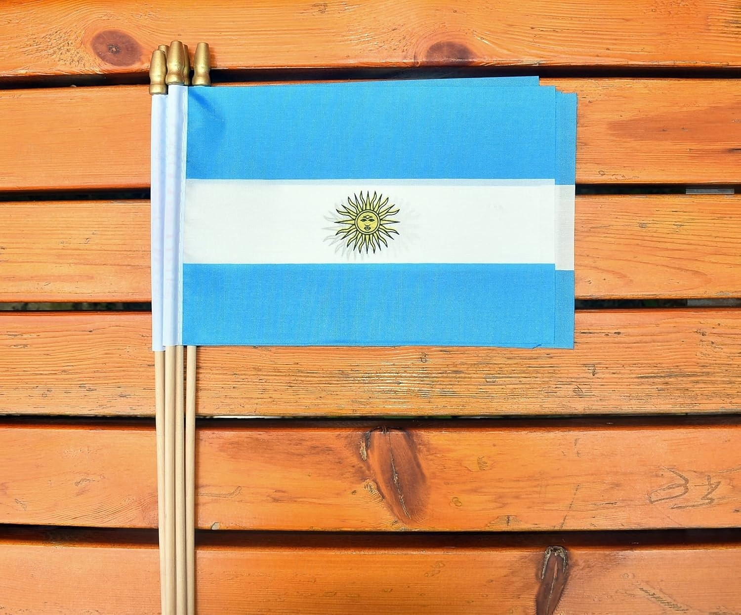 Pachet de 25 de steaguri mici din Argentina, mini steaguri argentiniene portabile, pe băț, 5x8 inch, pentru meciul Cupei Mondiale de fotbal, evenimente sportive, decorațiuni de petrecere, aclamații 2026 - $16.99 –P5