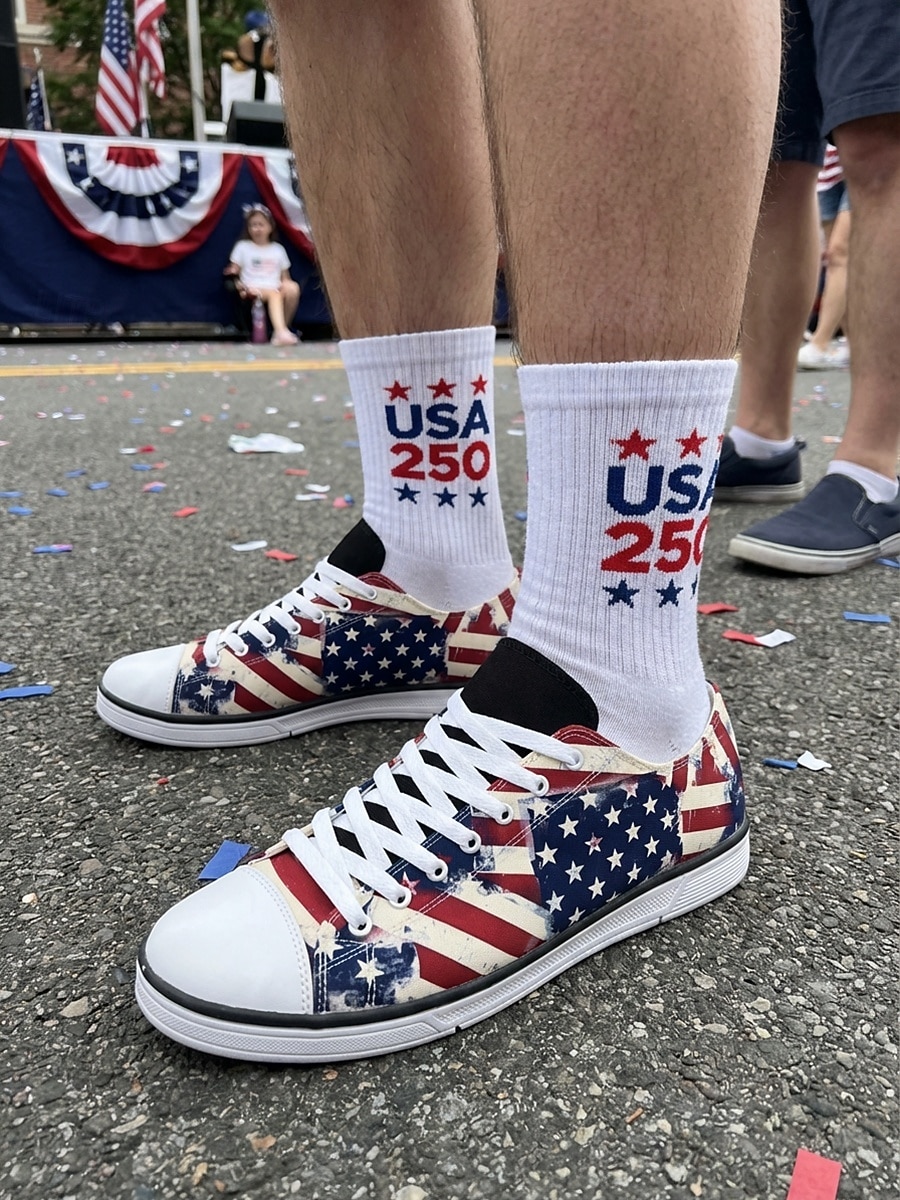 Patriotiska herrsneakers - stjärnrandig flaggtrycksdesign för parader, 4 juli, USA:s 250-årsjubileum och avslappnade firanden 2026 - $54.99 –P3