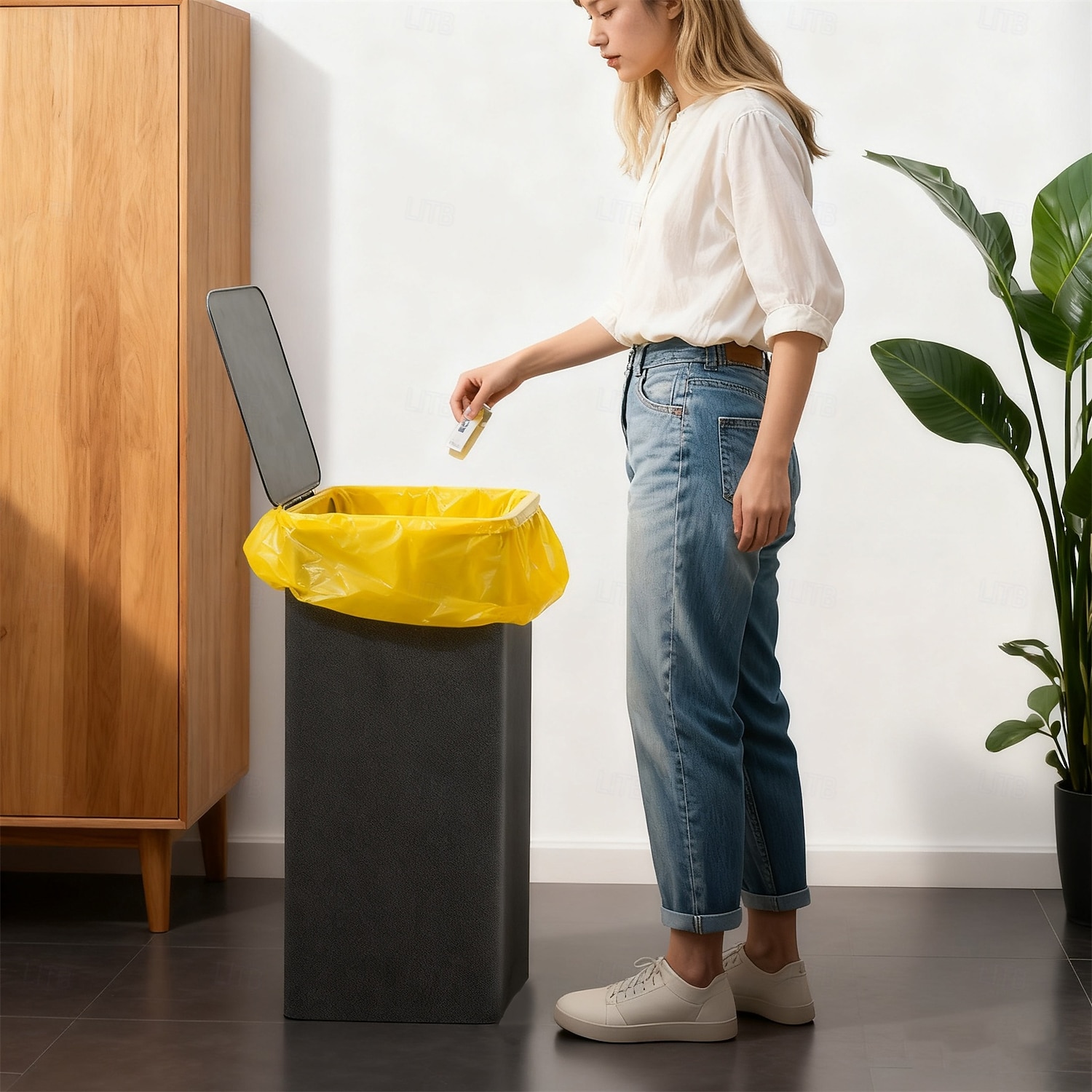Poubelle en tissu de 100 litres avec couvercle, panier à linge pliable avec structure en bambou, bac de rangement moderne pour le salon &chambre, comprend 10 sacs poubelles jaunes de 2026 ? $34.99 –P2