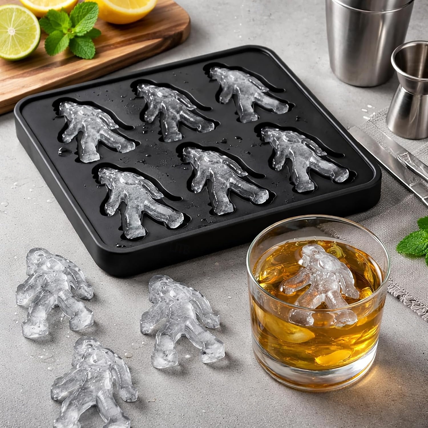 Forma de gelo Pé Grande, formas de gelo Pé Grande, cubo de gelo de silicone Sasquatch com 6 cavidades &Bandeja de picolés para drinks de Halloween com uísque, fácil de desenformar. &Pode ser lavado na de 2026 por $16.99 –P4