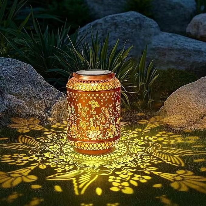 Felinar metalic cu proiecție solară pentru exterior, tip colibri, lumină suspendată impermeabilă IP44, lampă LED decorativă pentru grădină, terasă, curte, alee, gazon, verandă, sărbători &cadou de 2026 - $23.99 –P3