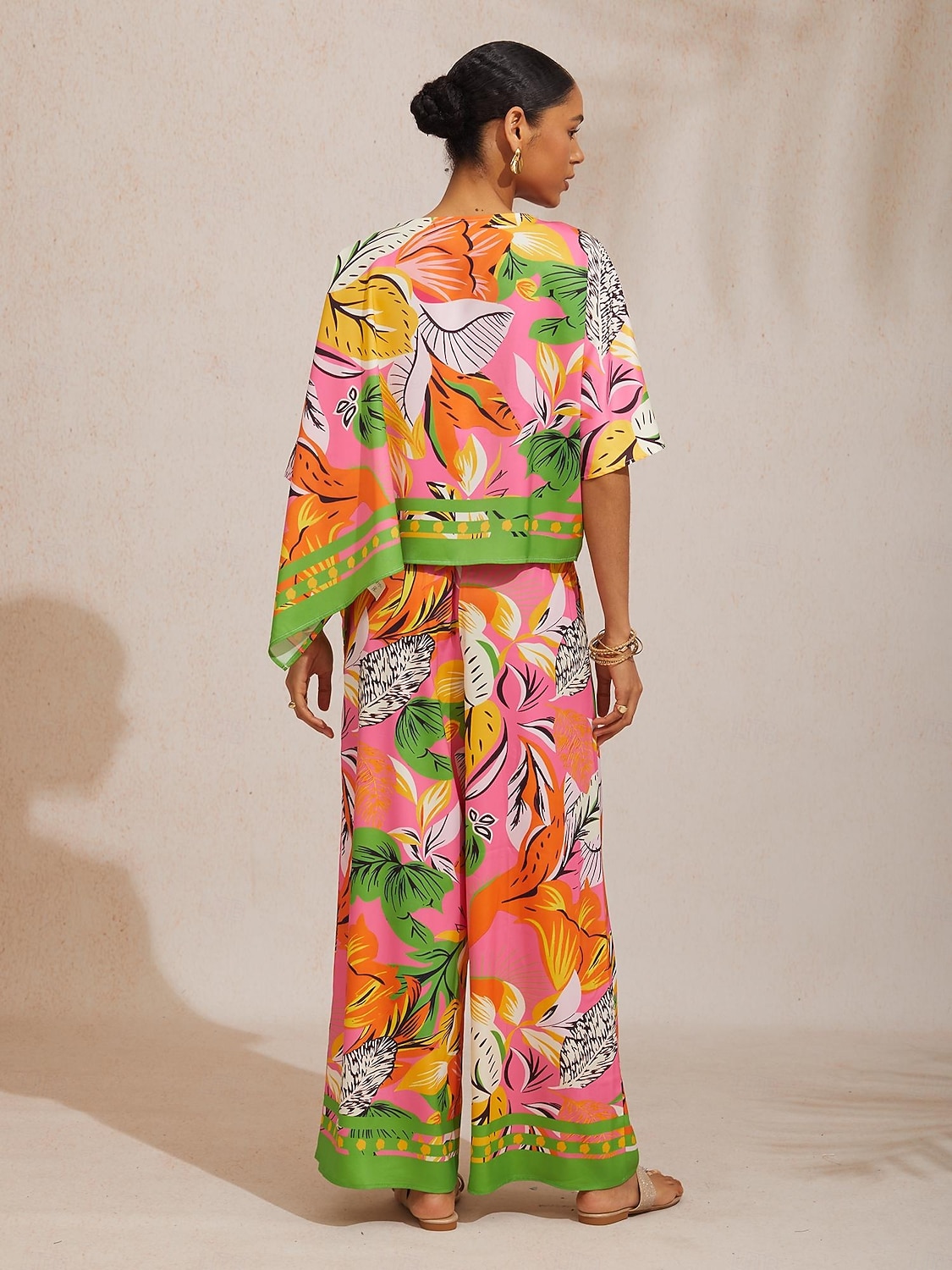 Dzikie satynowe spodnie z szerokimi nogawkami w kształcie hibiskusa 2026 - R$451.26 –P13