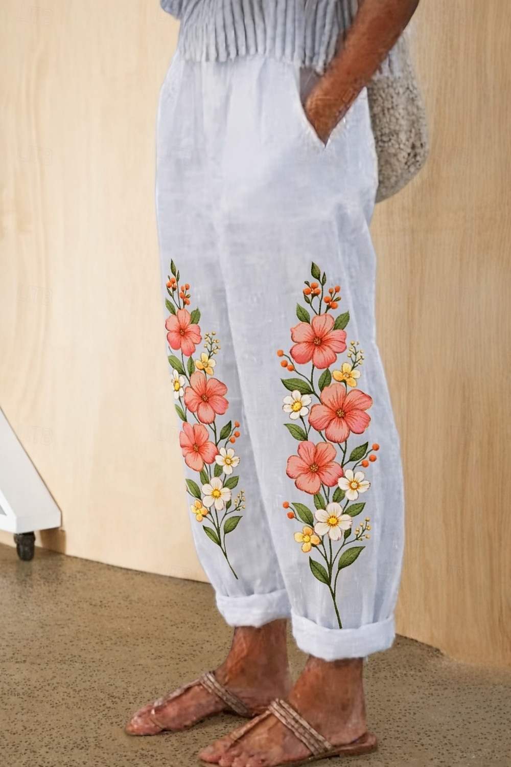 Femmes Slacks Pantalon décontracté Droit Vacances Basique Occasionnel Longueur complète Longueur cheville Naturel Fleuri Graphique Avec Poches Impression Conception à cordon élastique Confortable de 2026 ? $44.99 –P1