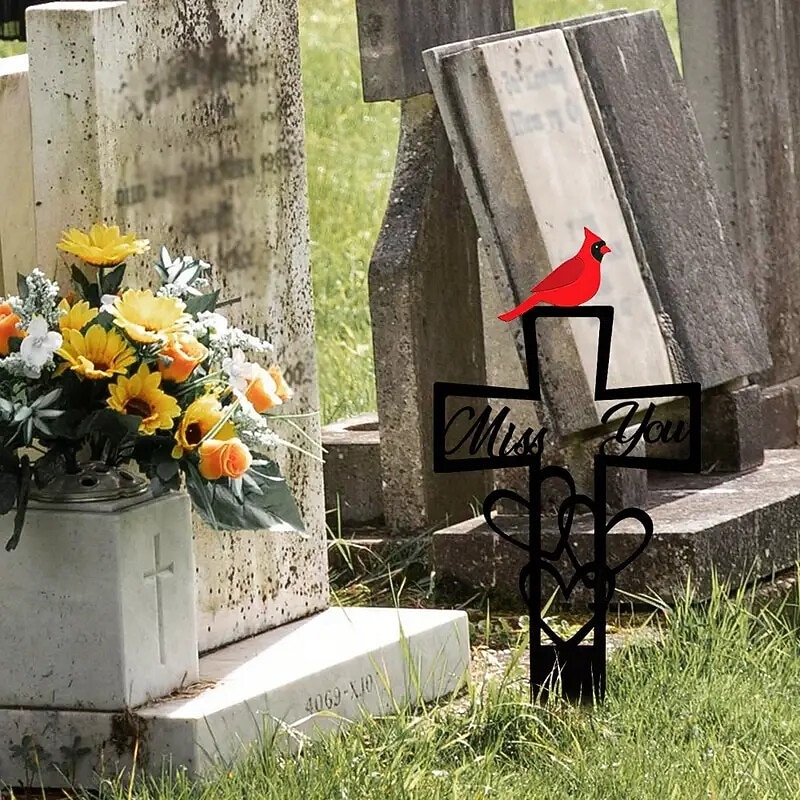 kovová pamětní deska na hřbitově na památku, železný kříž s červeným kardinálem a květinovou výzdobou, venkovní zahradní kůl na památku pamětního dne, dekorace hřbitovního dvora 2026 - $16.99 –P6