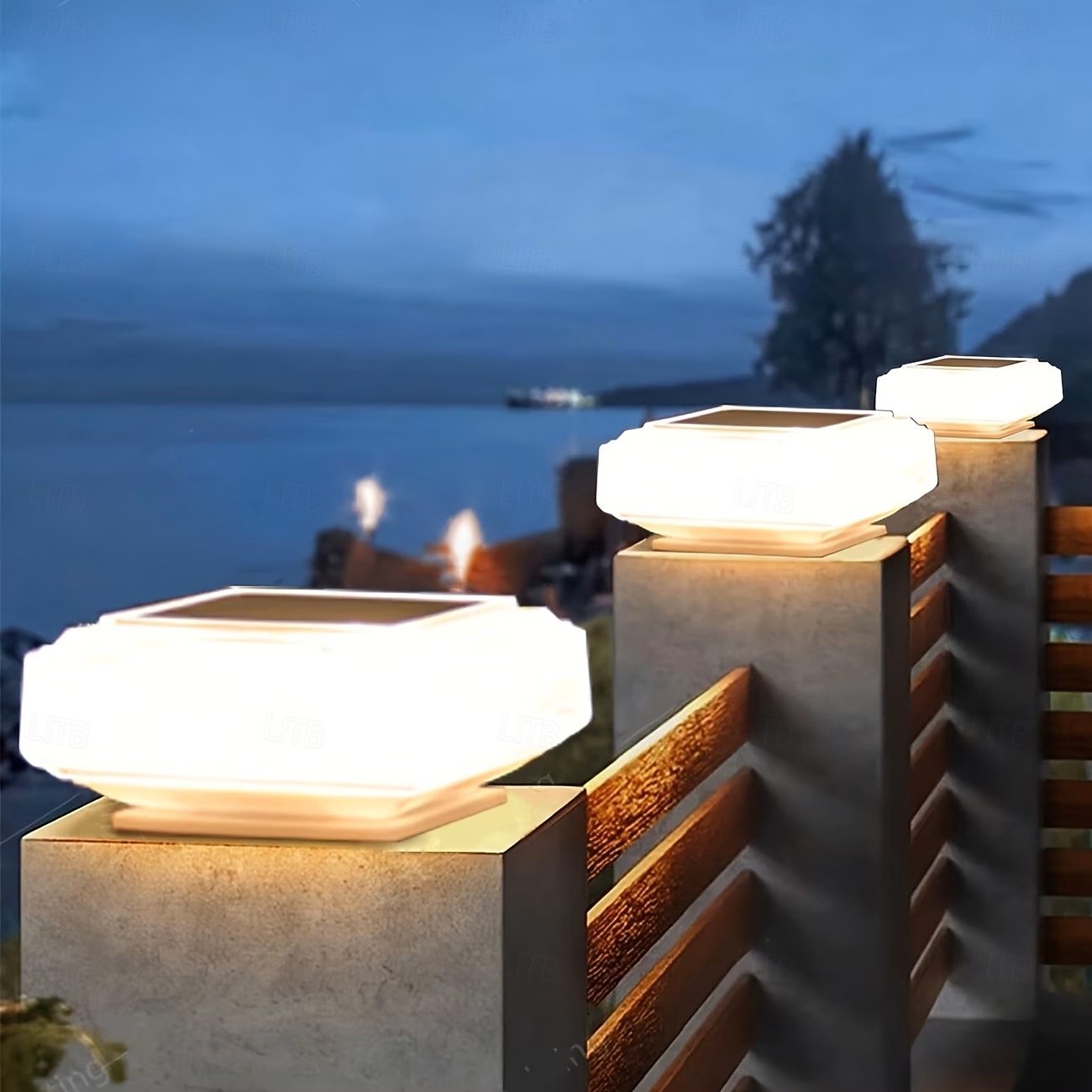 Conjunto de 2 postes de luz solar para cerca, à prova d'água, com energia solar e luz branca quente, ideais para iluminação de jardins, pátios e varandas. de 2026 por $46.99 –P1