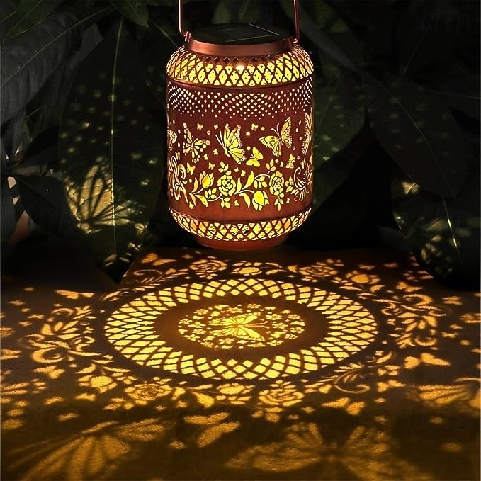 Felinar metalic cu proiecție solară pentru exterior, tip colibri, lumină suspendată impermeabilă IP44, lampă LED decorativă pentru grădină, terasă, curte, alee, gazon, verandă, sărbători &cadou de 2026 - $23.99 –P1