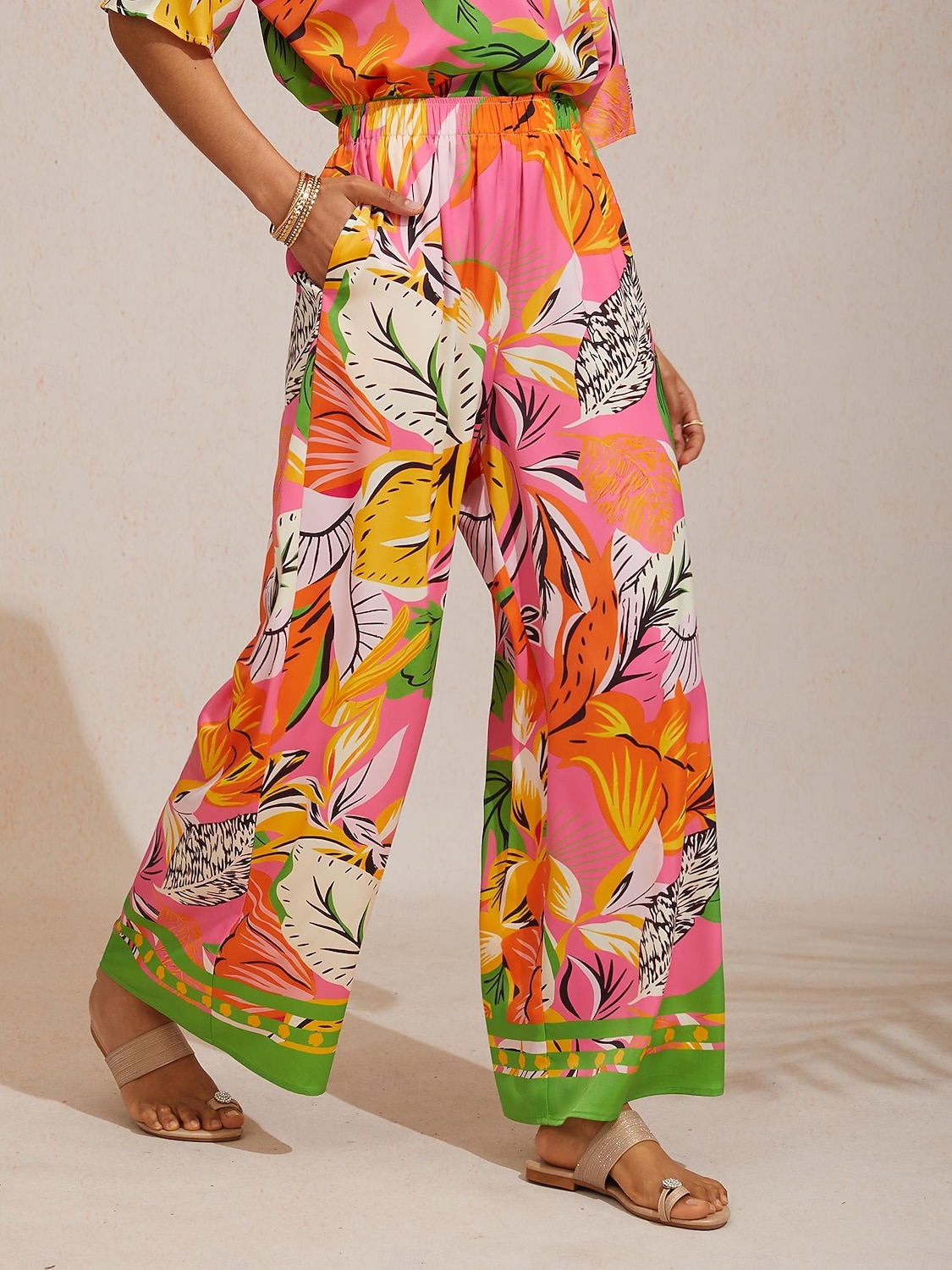 Dzikie satynowe spodnie z szerokimi nogawkami w kształcie hibiskusa 2026 - R$451.26 –P2