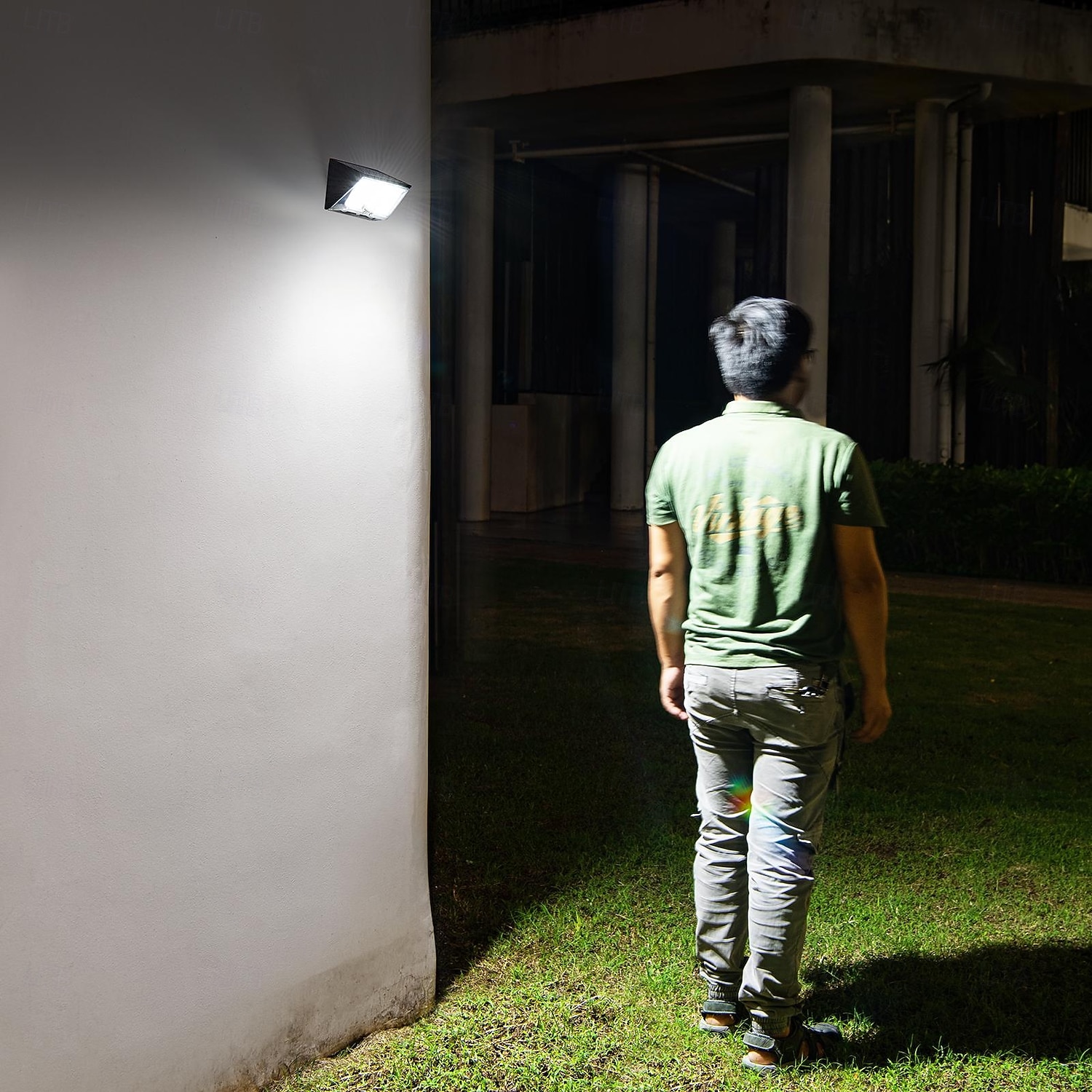 Applique murale solaire intelligente d'extérieur avec détecteur de mouvement, étanche IP65, 22 LED, 4 modes d'éclairage, lampe décorative pour jardin, cour, clôture, mur, villa, porche de 2026 ? $26.99 –P25