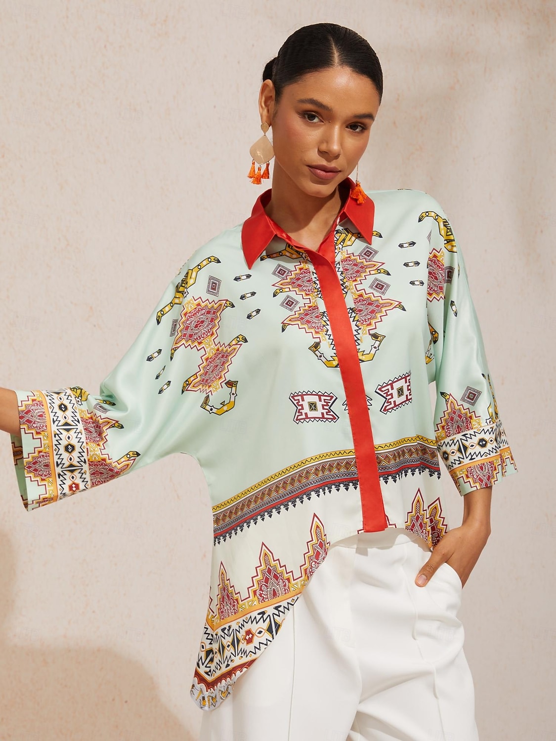 Camicia etnica in raso setoso con maniche a pipistrello e motivo totem. del 2026 a $67.99 –P5